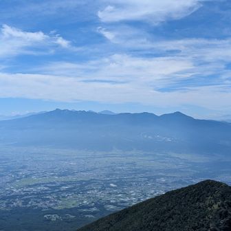 背後は南アルプス？