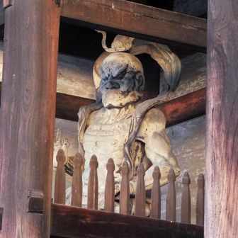 あさやけの
ひにもえたてる
にわうかな