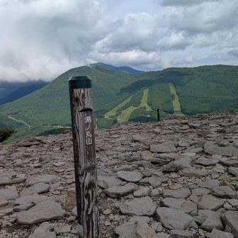 湯ノ丸山奥は今年
日帰りスキーツアーで
来た湯ノ丸山スキー場
こんなに近かったのね😅