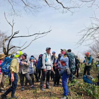 30名の団体さんが山田バス停ルートから登頂✨😲
山口県からお越しの某
山歩クラブ御一行様でした。急な飯谷ルートは避けてピストンするとの事👌