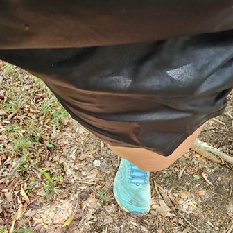 暑くて滝汗がやばかった
周りを見ても誰もいない😏
服脱いで汗絞りました🤣
靴もびしょ濡れでした🤣