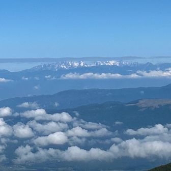 穂高連邦と槍ヶ岳まで見える。
雲が出て来た。