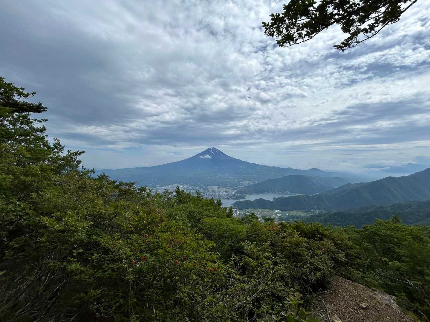 御坂山登山口-御坂峠-カネ山-御坂山-観音平山-旧御坂峠- 縦走コースの写真