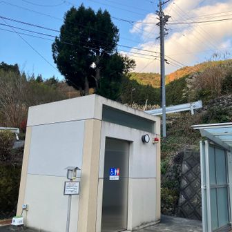 綺麗に管理されたトイレ
有難い^ - ^
100円入れます。