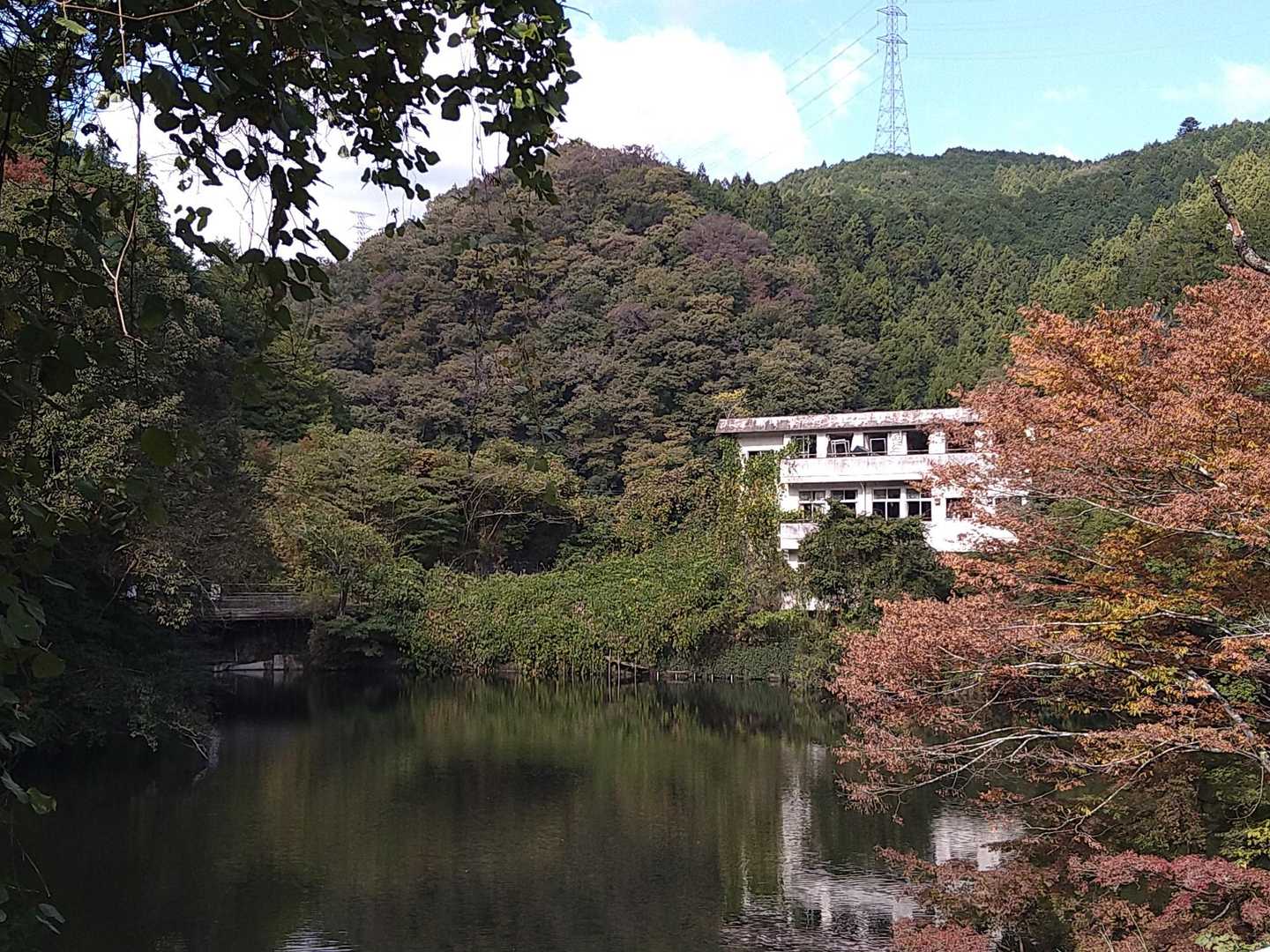 鎌北湖。前来た時はお水なかったのでちゃんと湖だわ。