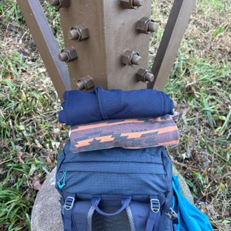 この鉄塔の下で上も下も脱ぎました🤫