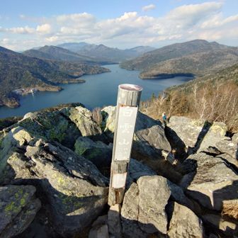 安定の白雲山

私が初めて山に登ったのは、青年団に所属していた時で、白雲山でした　山頂から然別湖を見た時の感動は今でも忘れられません
40年経って同じ感動があるのは、青年たちに純な心があるからですね