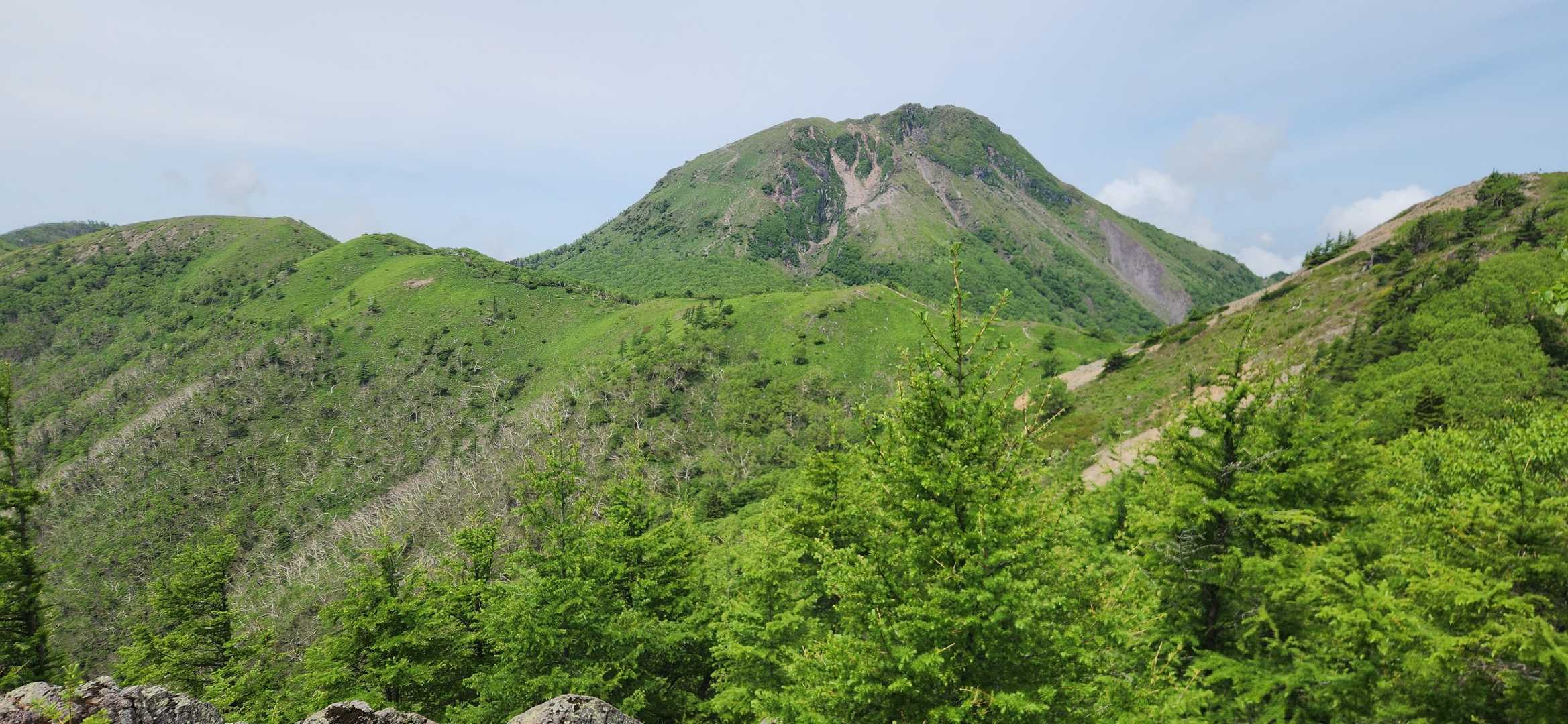 白根山、ロックオン!!!
肉眼では山頂にめっちゃハイカーおるの見えた🤭