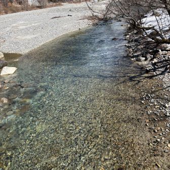 水が碧くて美しい梓川✨