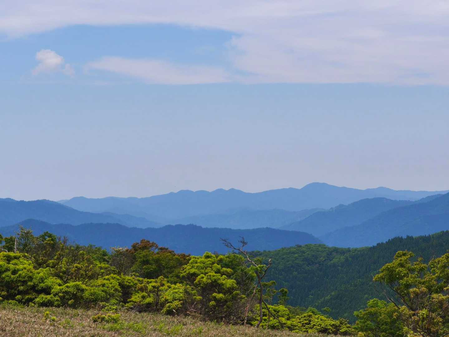 こう山々が連なってるのいいね🥰
めちゃ鮮やかだし💙💚