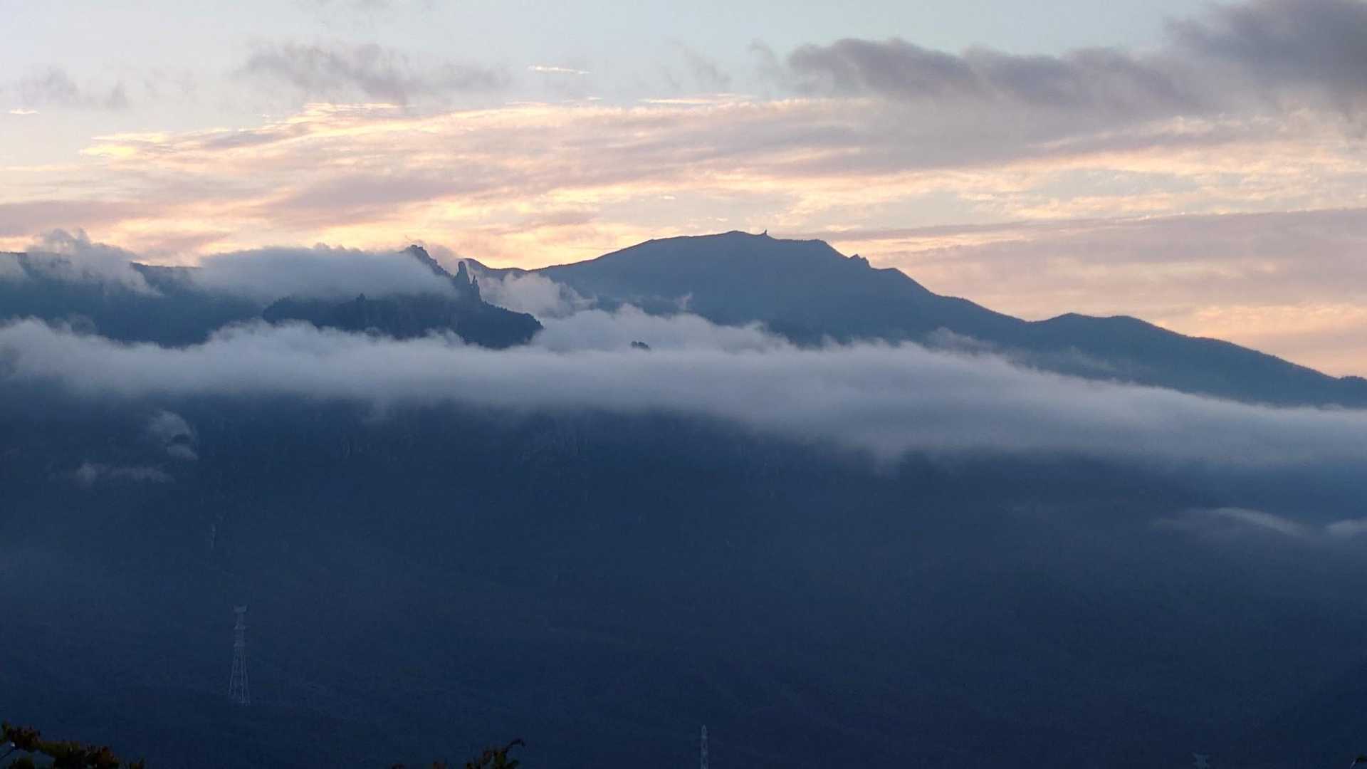 雲海と瑞牆山、金峰山
素晴らしき景色にしばし見惚れ