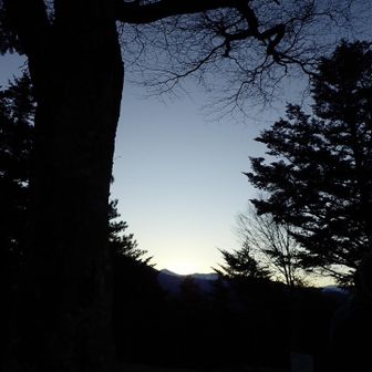 西山のサンライズマジックショーは終わったので今度は東山側に振り返り