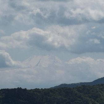 富士山はやっと頭だけ出してくれた