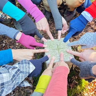 弁天岳到着
三角点で❗️
総勢12名　久しぶりにお会いした方もいらっしゃって楽しさ倍増です。