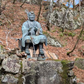 レポでよく見る像🙏
理源大師さま
さわると雨が降るんですって〜
みなさん触ったらダメですよ〜
