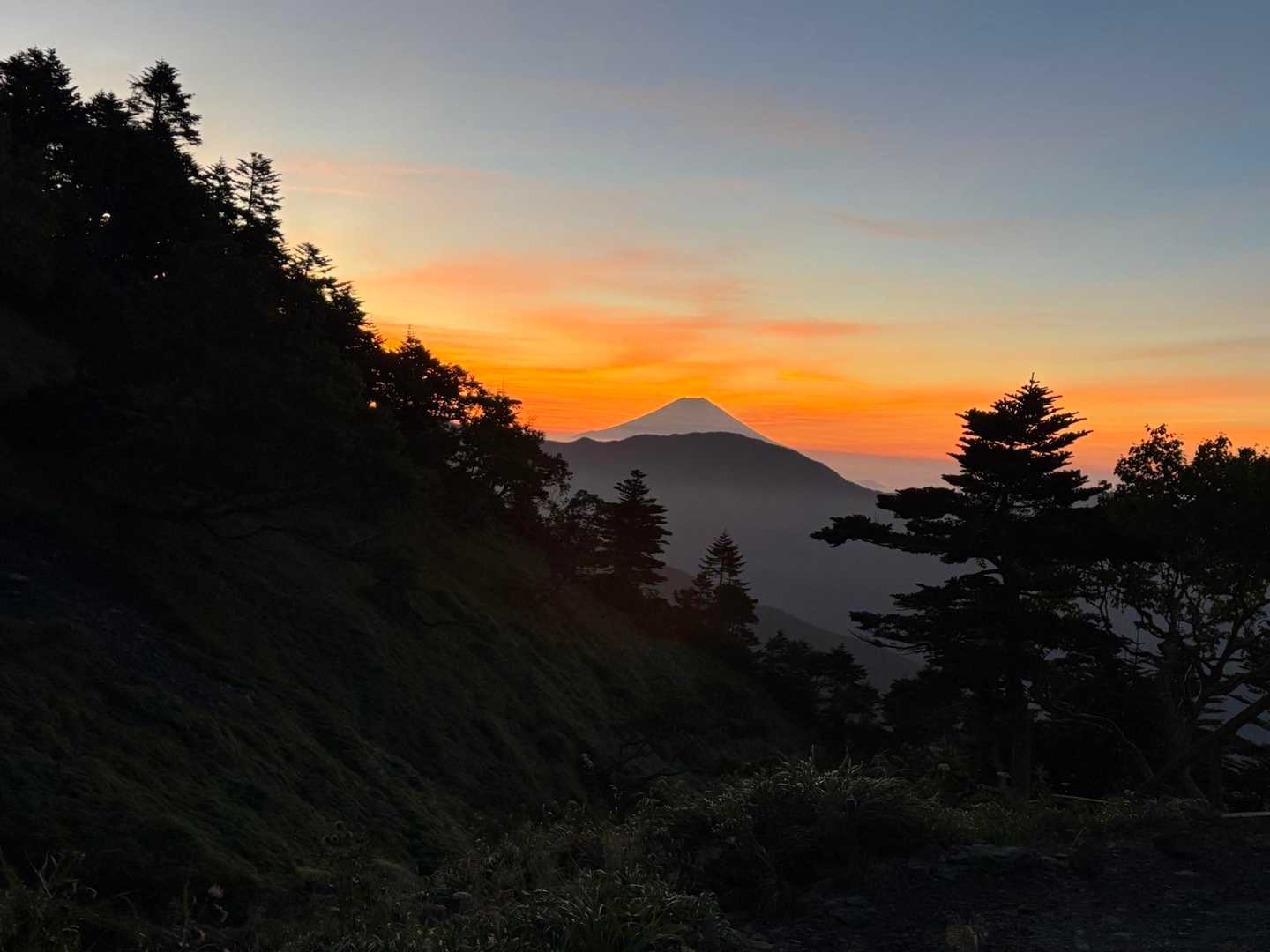 あまり寝られず気づくと夜明け💦
⛺️からの富士山🗻