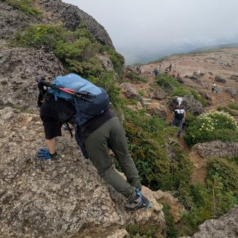下りも面白いです！（登山経験の少ない我が家の若者はビビッテました😂）