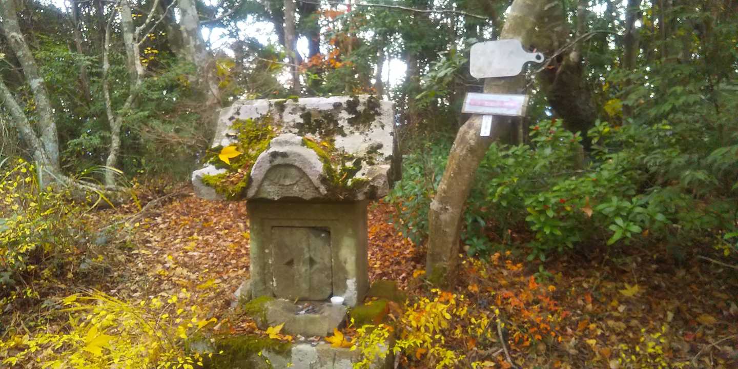 雌岳山頂✨
眺望ないよ🎵