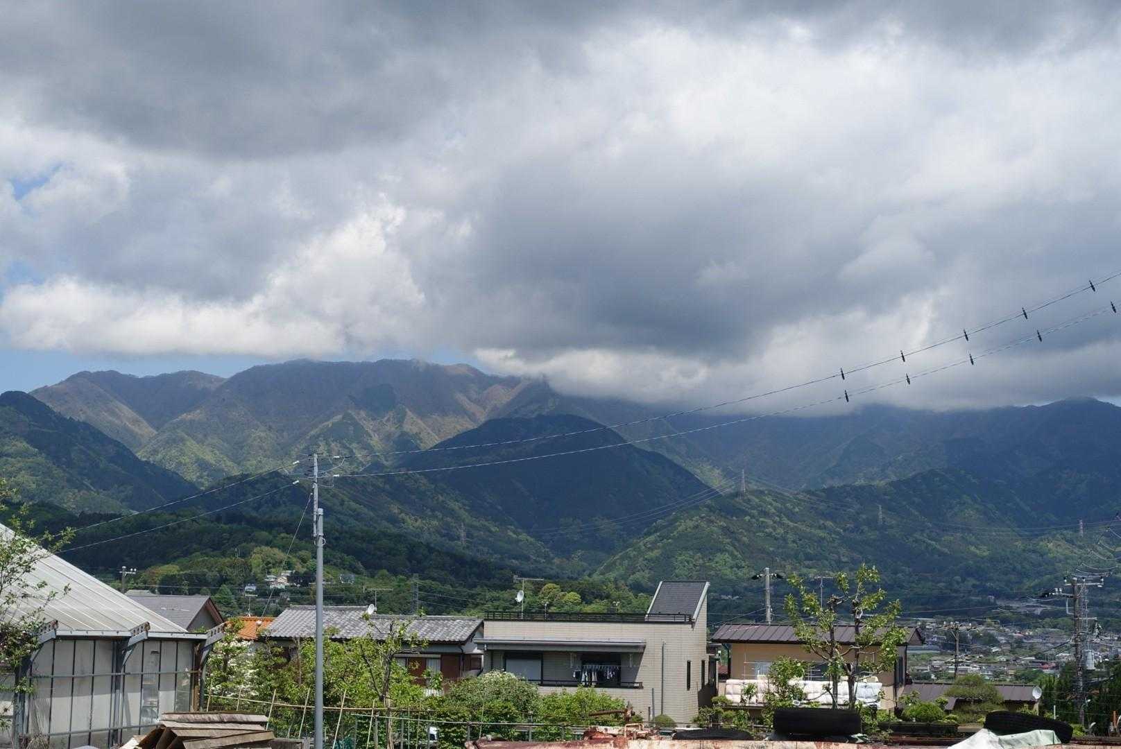 丹沢山塊は雲の中