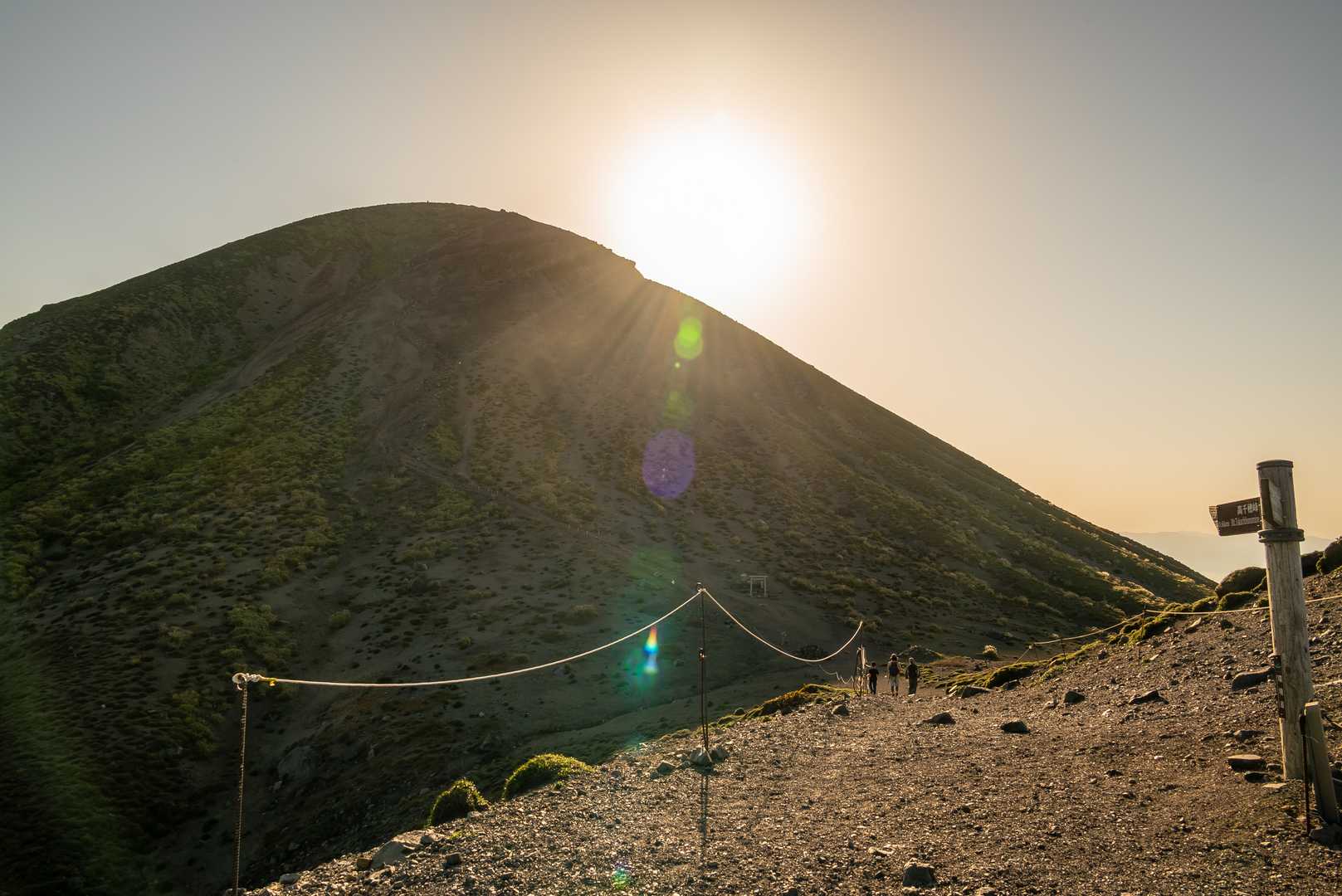 高千穂峰 | 雄大な火山の絶景と天孫降臨伝説を訪ねる人気コースの写真