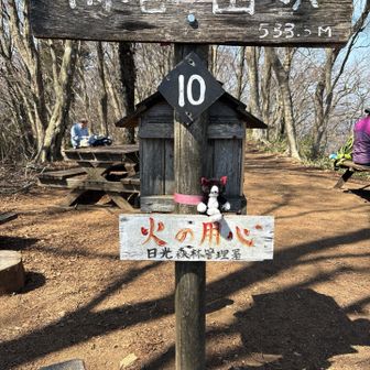 雨巻山山頂です。チョビがいます