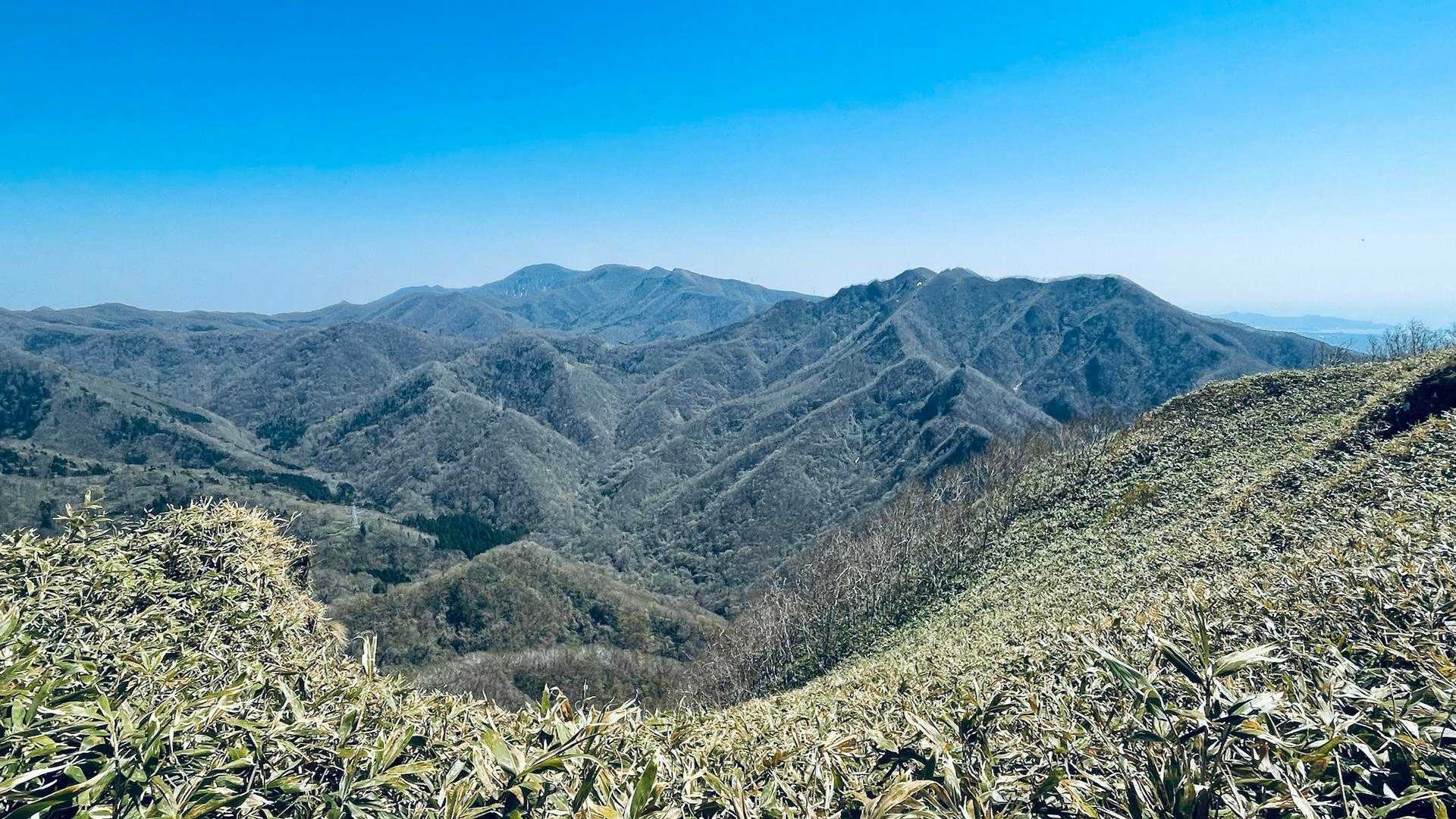 少し歩いたらこんな素敵な山のヒダヒダが！