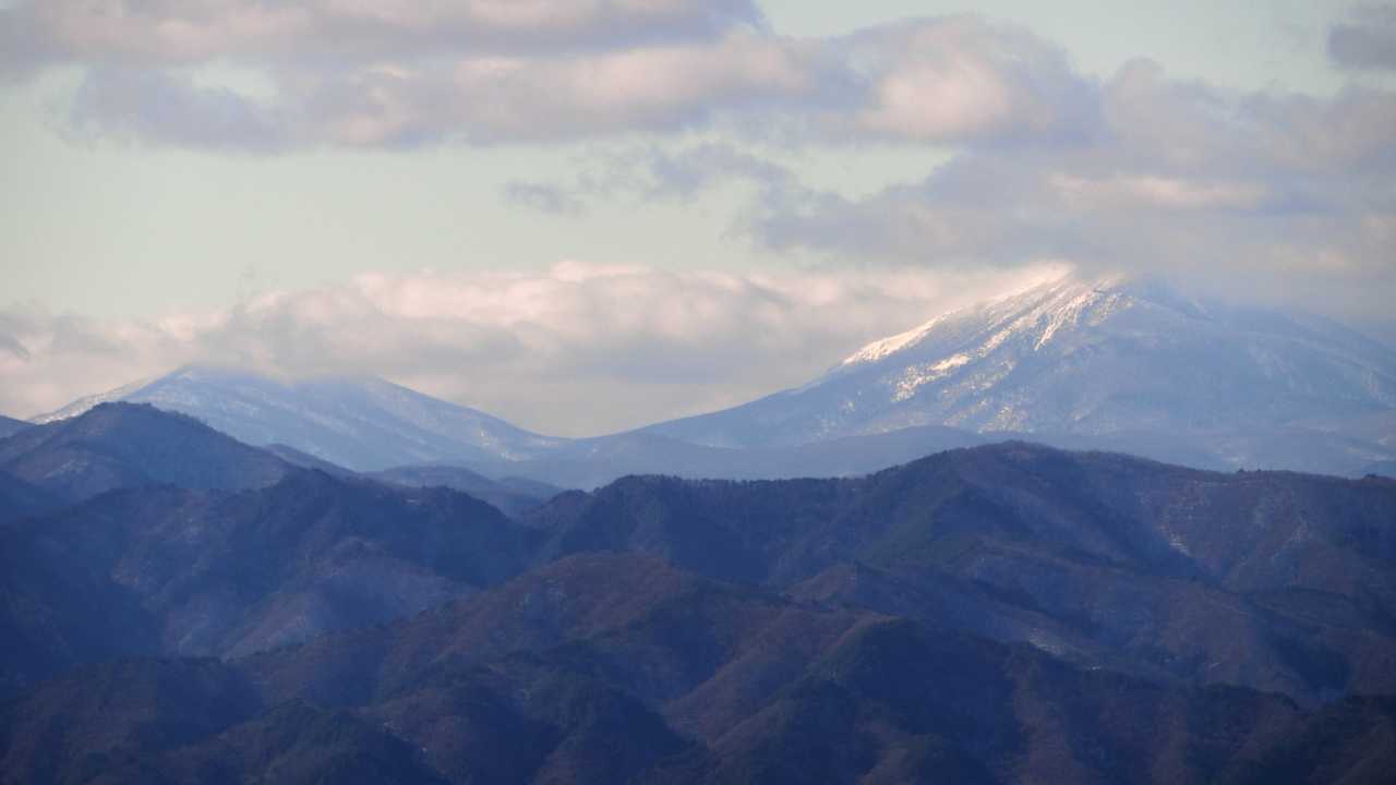 早池峰山と薬師岳