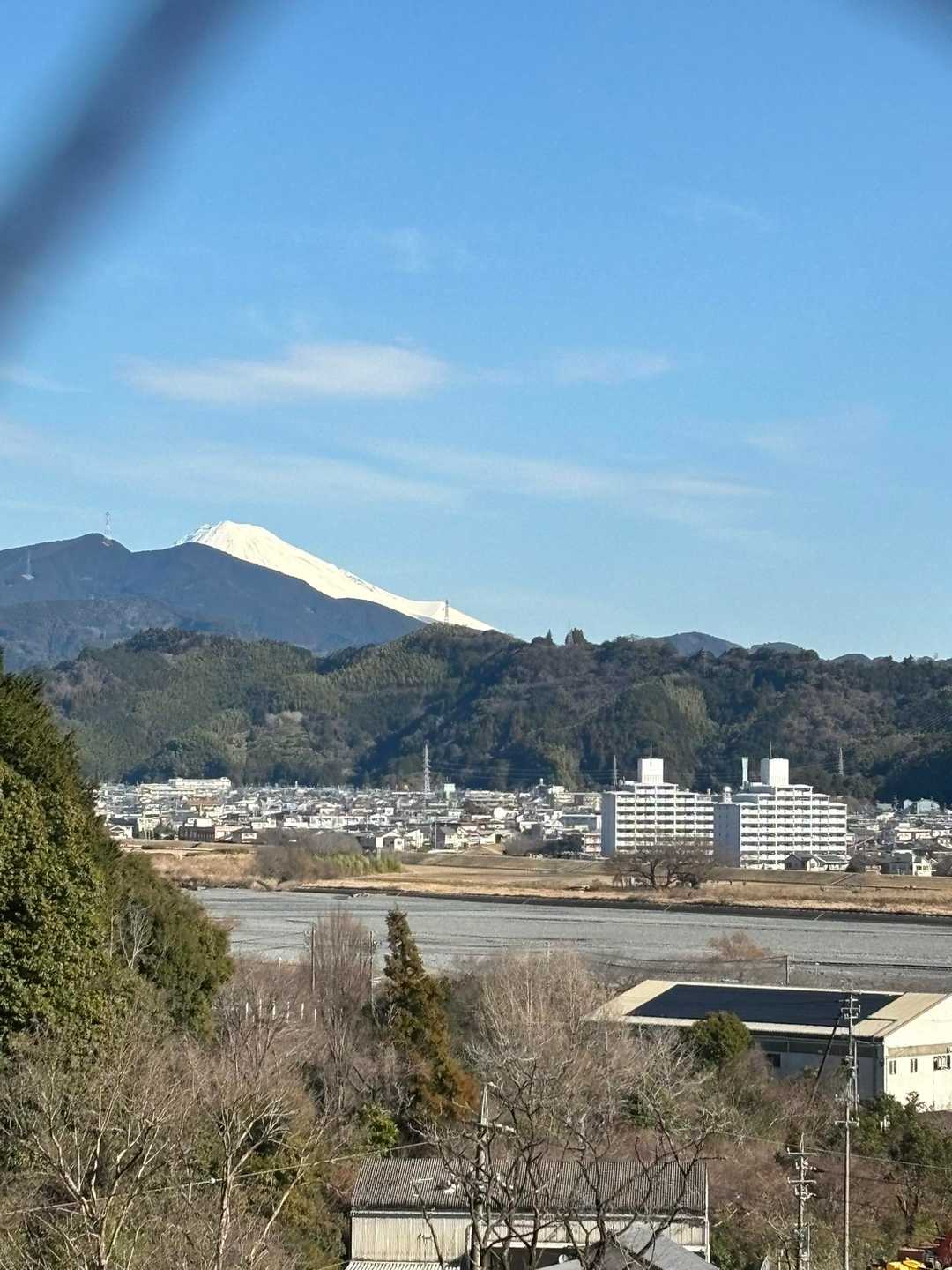 安倍川から少し富士山
