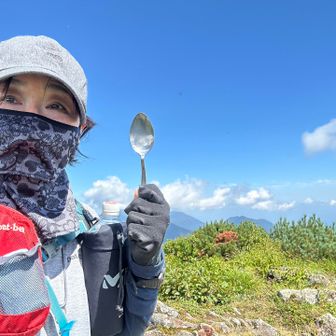 こちらも３年振り🥄

「勇者の証」の山頂標識🪧がなくなっていました。カムエクに登る人は多くいますが、ピラミッド峰まで立ち寄る人はなかなかいない・・そんな意味を込めて標識の作者が設置してくださった標識でした🪧