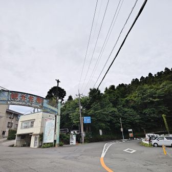 「観光生駒」のゲートをくぐって宝山寺へ🚶‍♀️
🅿️はこの右手。