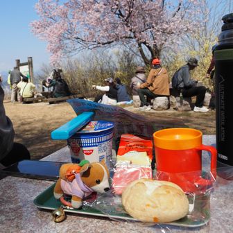 ここでお昼にしま～す
混んでるので人を撮らないのは無理💦