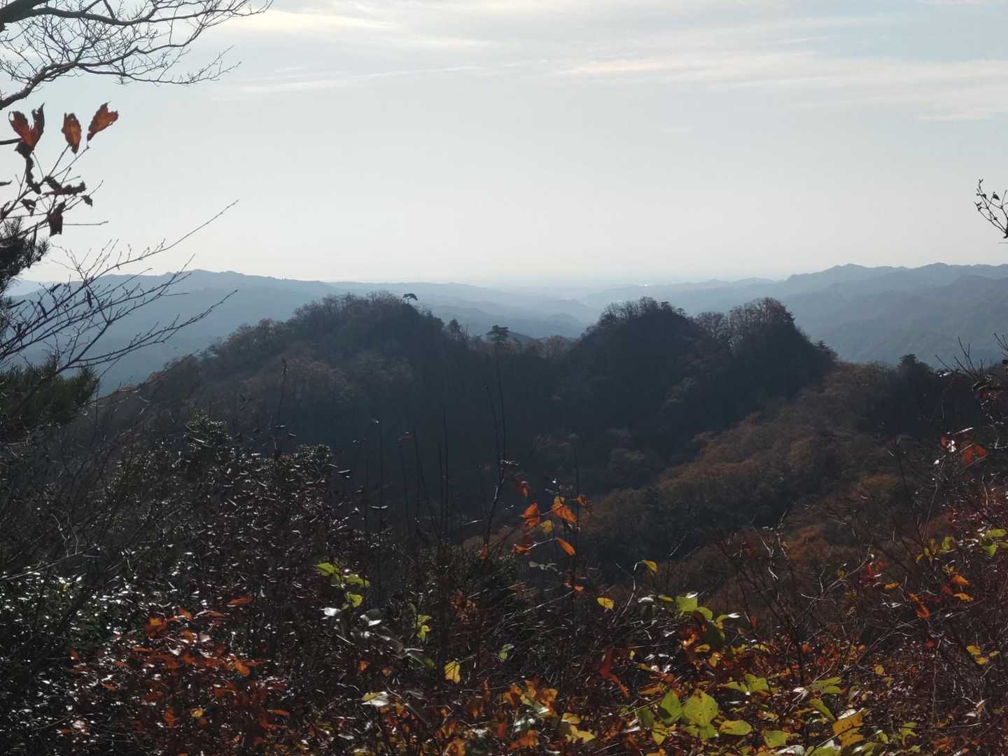 鍋足山と言われる所以の写真🏔左の山の松🌲が鍋足山の山頂です😆