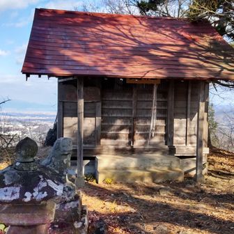 三吉山神社　　10℃
ここも東側以外は展望が良く、南•西•北と見渡せる