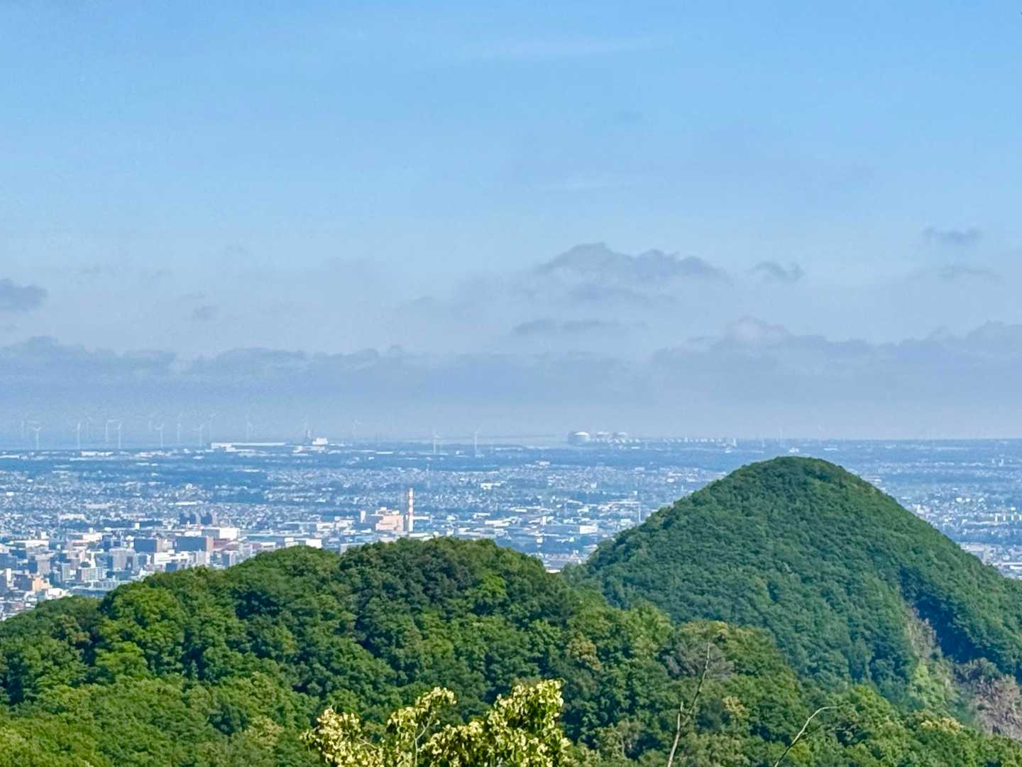 大倉山と三角山と石狩の海
夏なのにこんなにこちら側の展望よかったっけ？