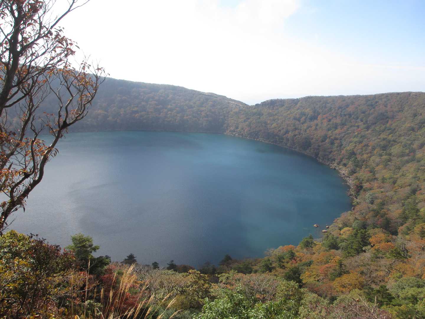 このころには、大浪池も紅葉もよく見えました