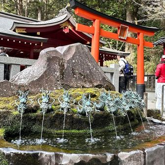 龍神水

📝飲用可能で、浄化の霊水として有名です