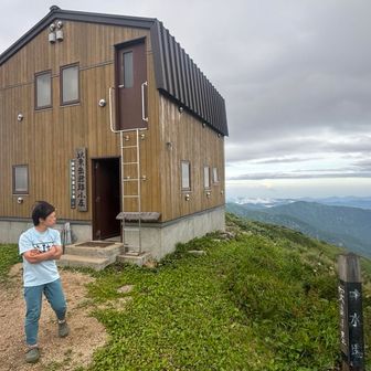 これから荒れる
こんな時でも小屋番してくる人達がいる
ありがたい🙏
8/16までアネ管理人おりますので、遊びに行って下さい🙇‍♂️