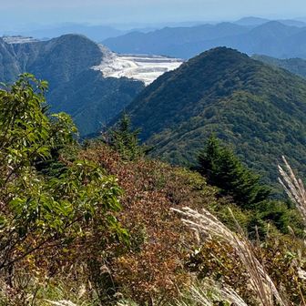 突然のスキー場のような鳥形山鉱山。