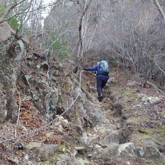 30m鎖巻き道を登り⤴️