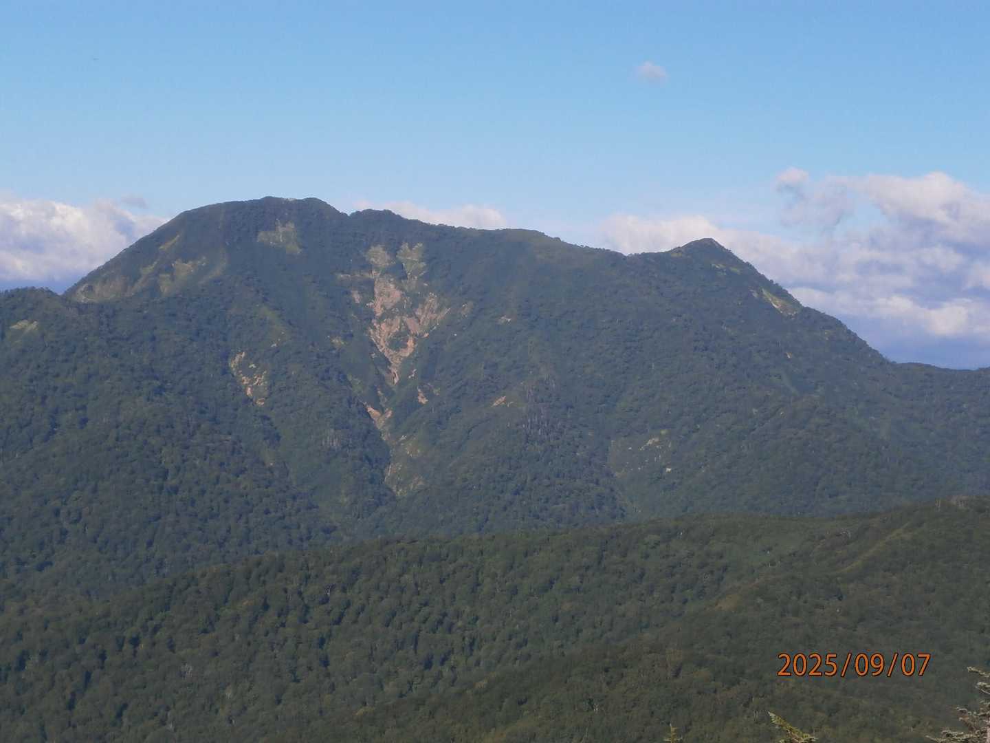昨日登った高妻山と乙妻山