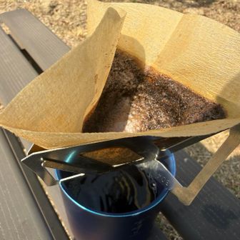 水筒にお湯持ってきたのでのんびりコーヒー☕︎タイム