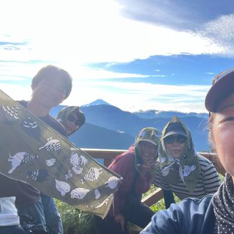 ツアー最終日。雷鳥4兄弟と富士山🗻をバックに記念撮影。