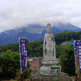 法長寺　後ろは武甲山。上部はガ〜ス〜。