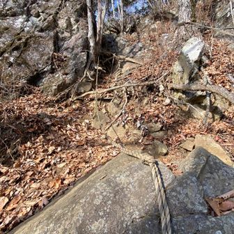 子ノ神へのロープ場岩登り