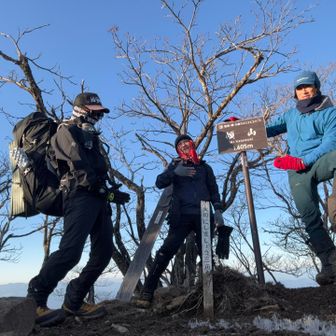 やっと無事到着！

数回来ているが

やはり傾山は厳しい。




カネやん

俺の傾山っち

手使って何度も連呼しよんけど。。。w

あんた。。。www

