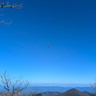 山頂で一緒になったヤマッパーさんのドローンで