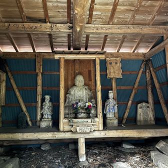 今のスマホ凄いですね
お堂の中はとても暗いのですが、バッチリ撮れました