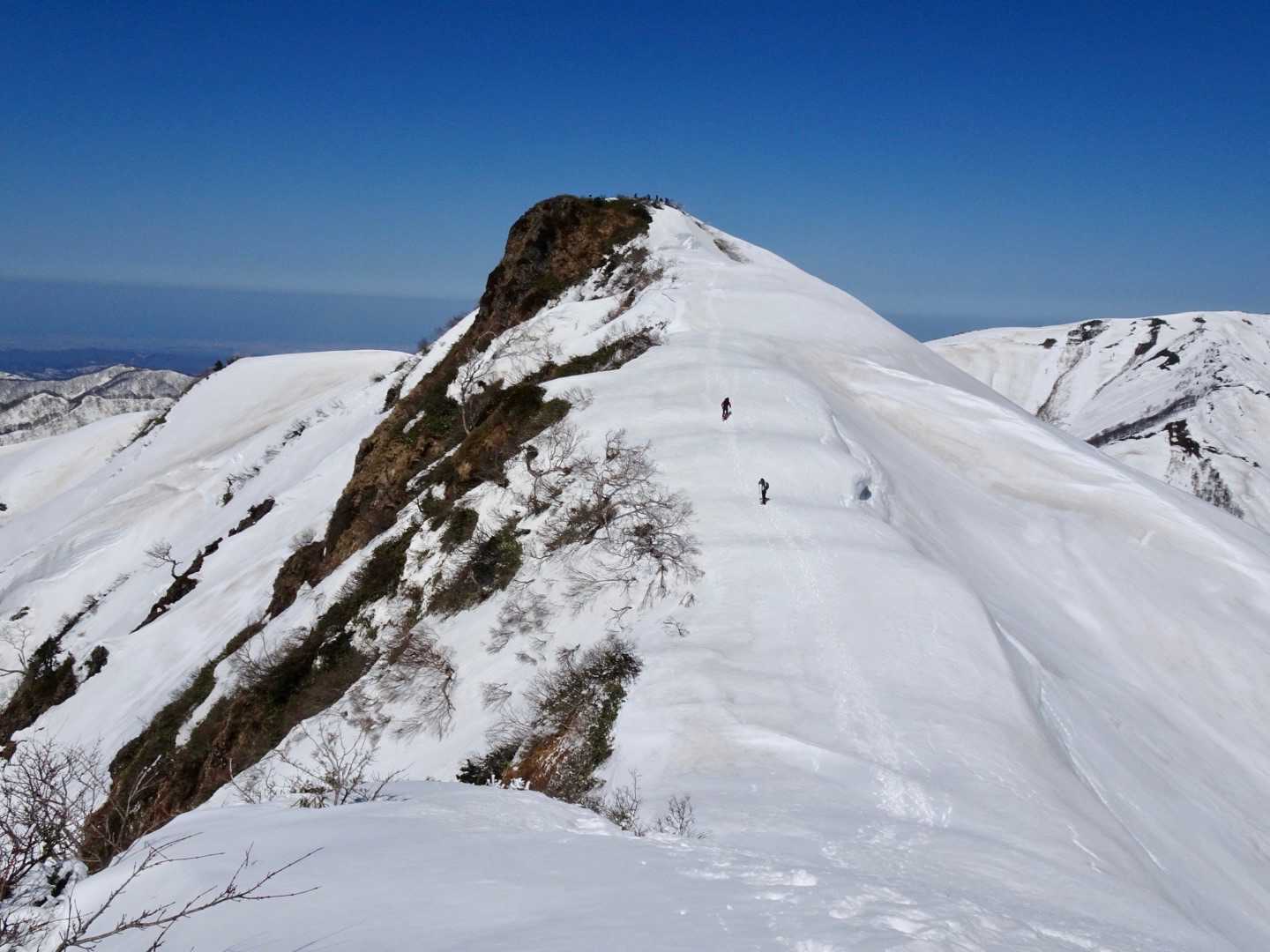 いったん降って登り返して山頂⛰