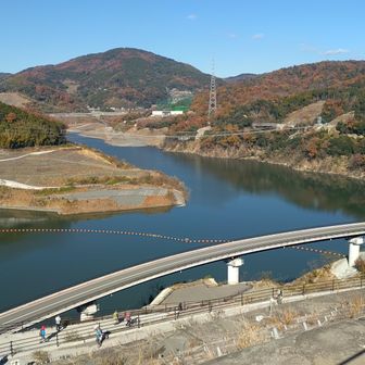 安威川ダムのつり橋方向