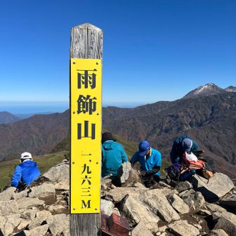金曜日だというのに、沢山の登山者が
頂上は広くないので、ぎゅーぎゅーでした